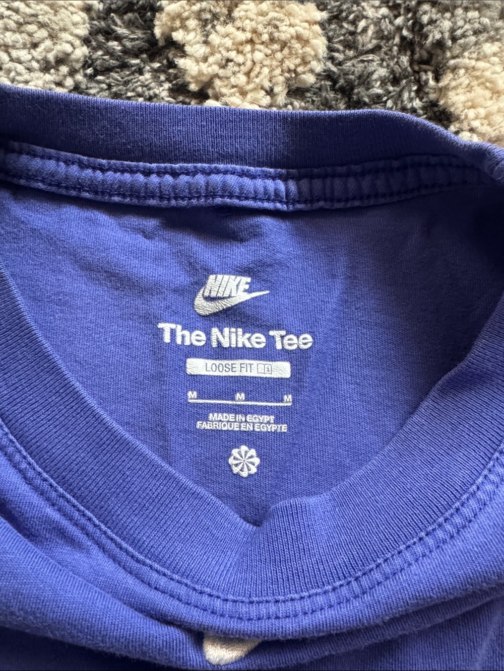 Nike Women’s Short-Sleeve Crew Tee - Picture 2 of 4
